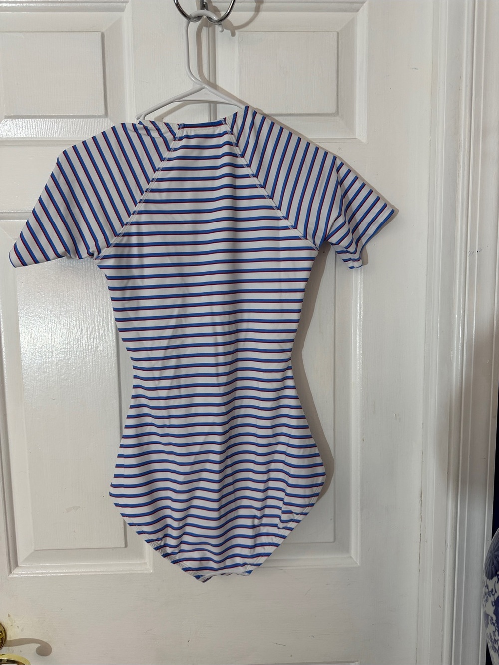 Kona Sol White and Blue Striped One-Piece Rash Guard Swimsuit Size Small - Picture 5 of 6